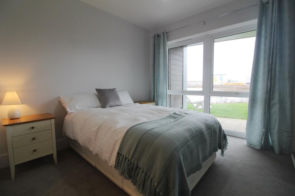 Apartment in Reading, Green Park - View 3