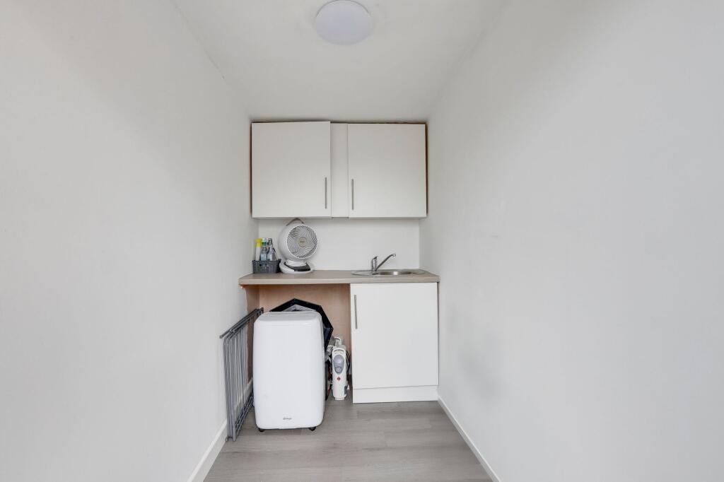 House in Mansfield, Nottinghamshire - More