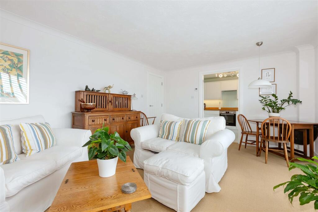 Apartment in Brighton - View 5