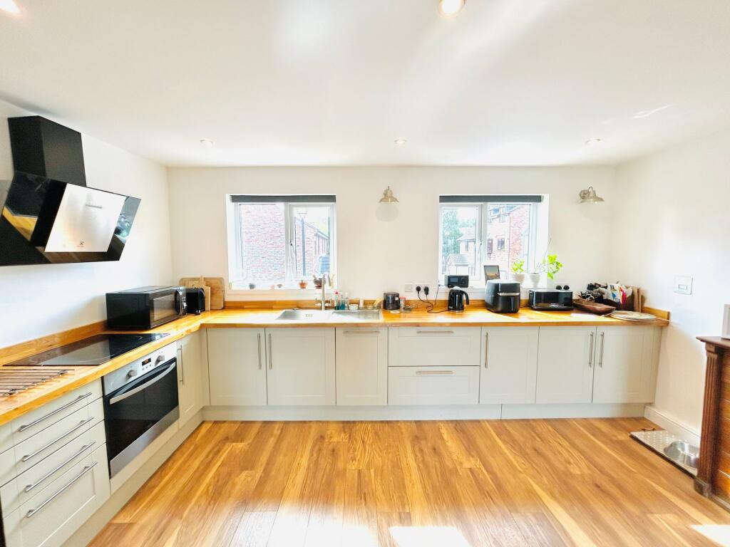 House in Lymm, Deansgreen - More