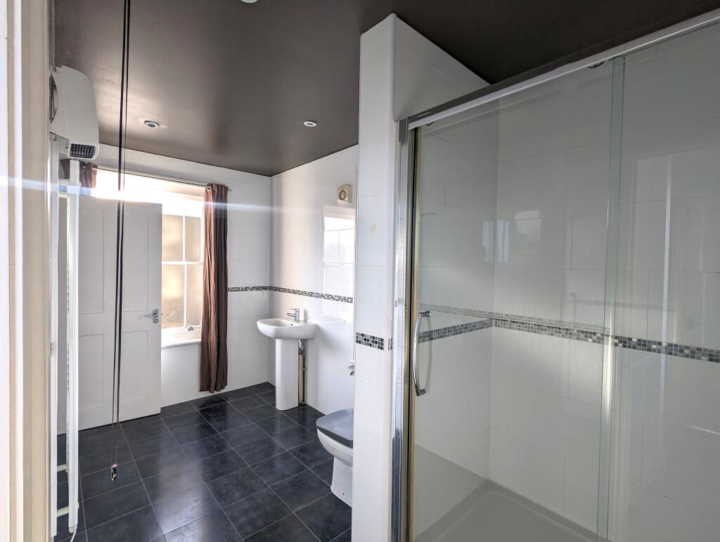 Apartment in Ryde, Pelhamfield - View 5