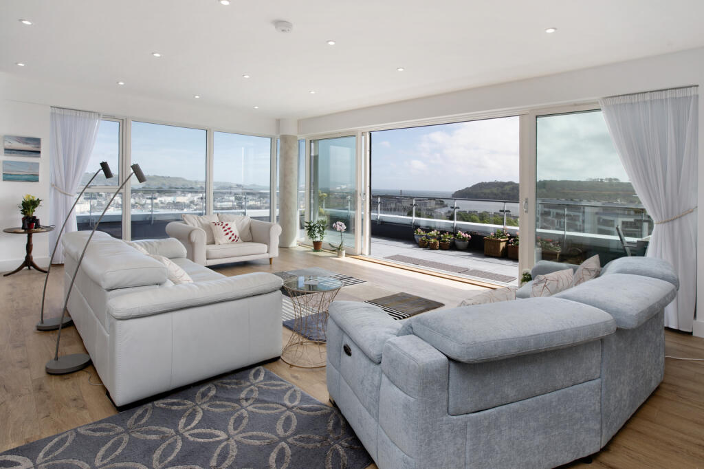 Teesra House, Mount Wise Crescent, Plymouth, Devon photo 3