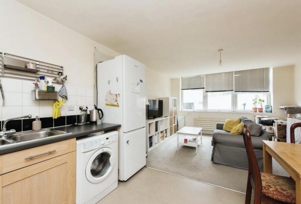 Apartment in London - More