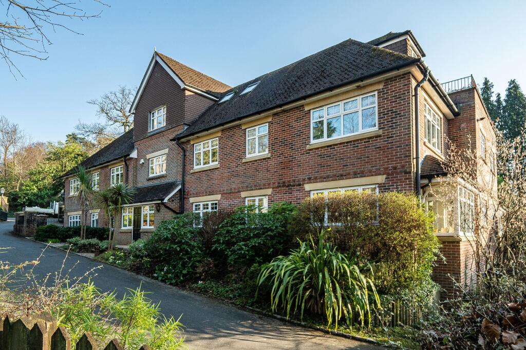 Main image of property: Grayswood Road, Haslemere, GU27