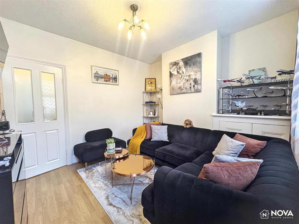 House in Luton, New Town - View 5