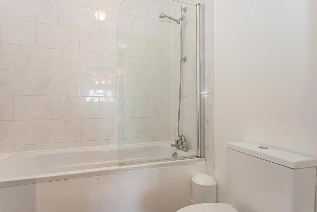 Apartment in Watford, North Watford - View 3