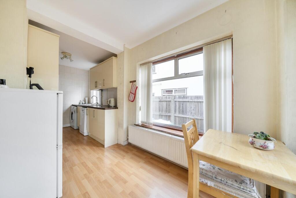 House in Dartford - More