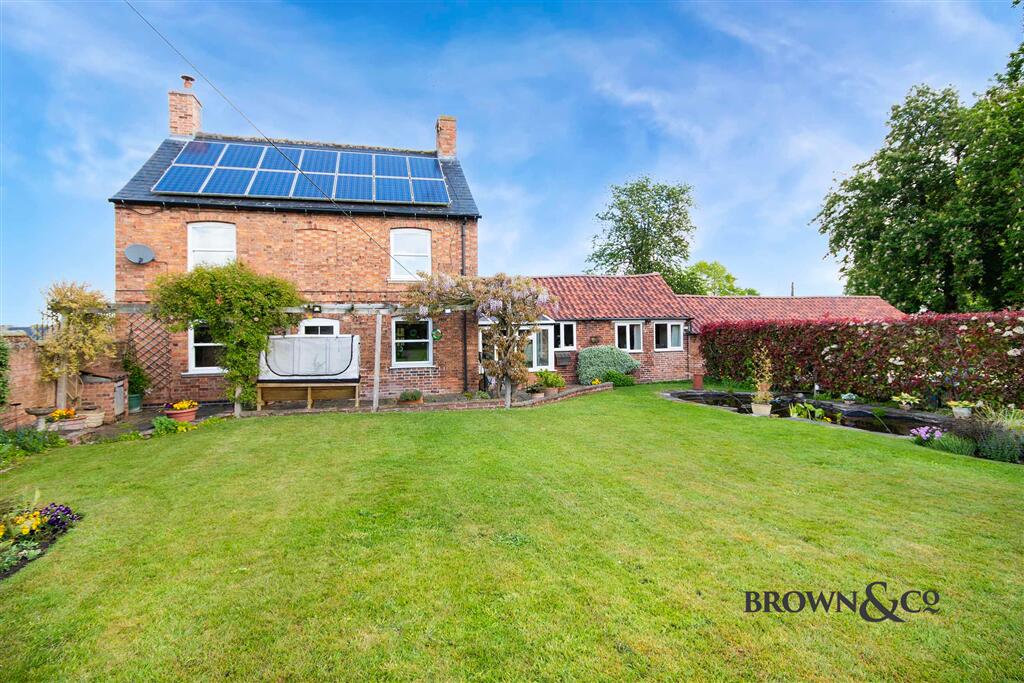 5-bed detached on Sturton-le-steeple, Retford, Nottinghamshire DN22 9HE, £400,000