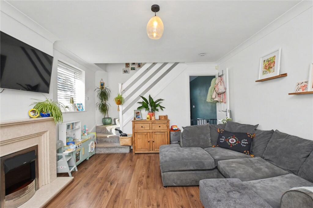 House in Pudsey, Farsley Beck Bottom, Stanningley - View 2