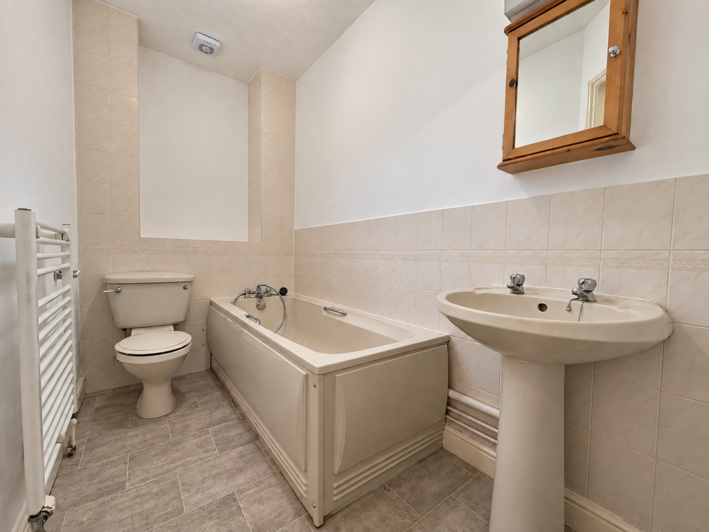 Apartment in Southampton - View 3