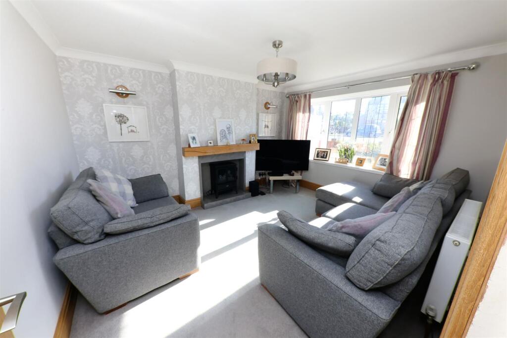 House in Doncaster, Scawthorpe - View 3