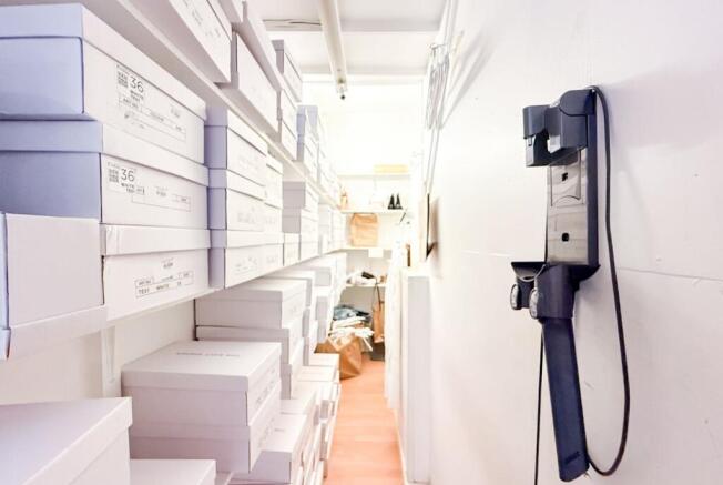 retail unit to let in Hale, Cheshire5.png