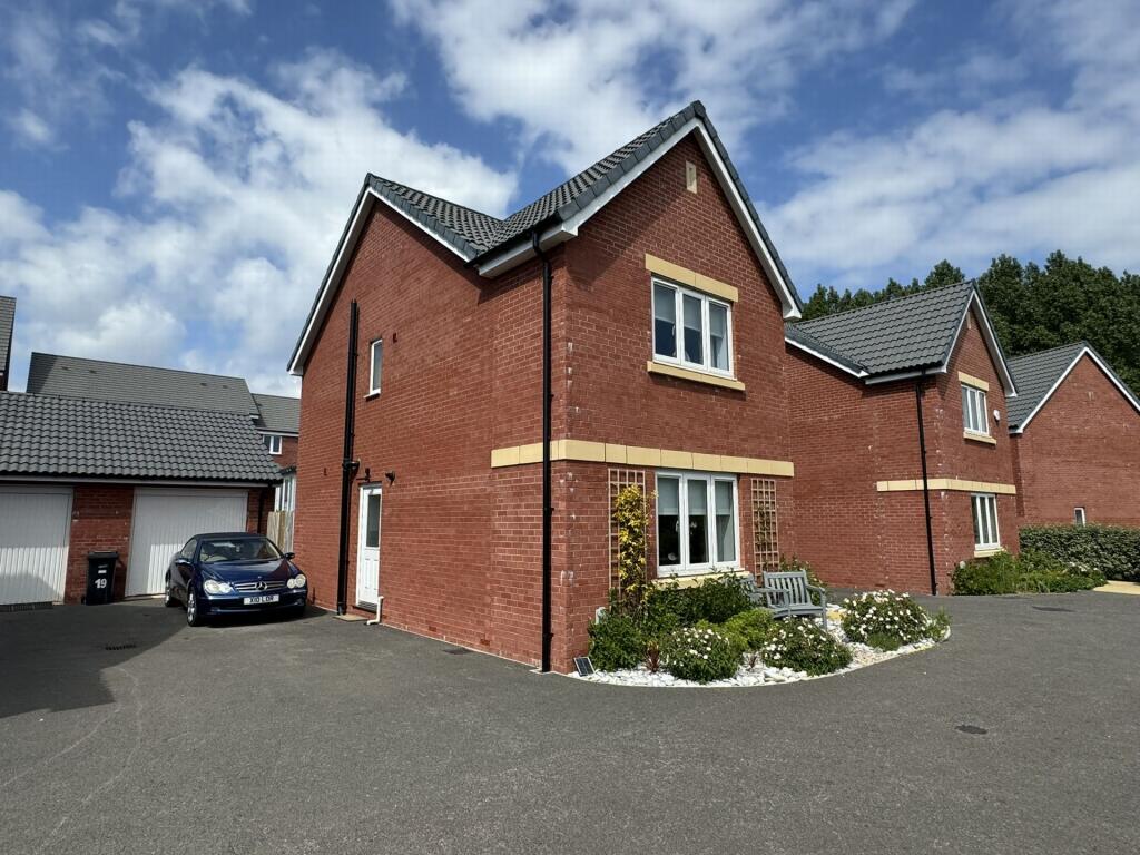 3-bed detached on Calm Water Close, Dawlish, EX7, £350,000