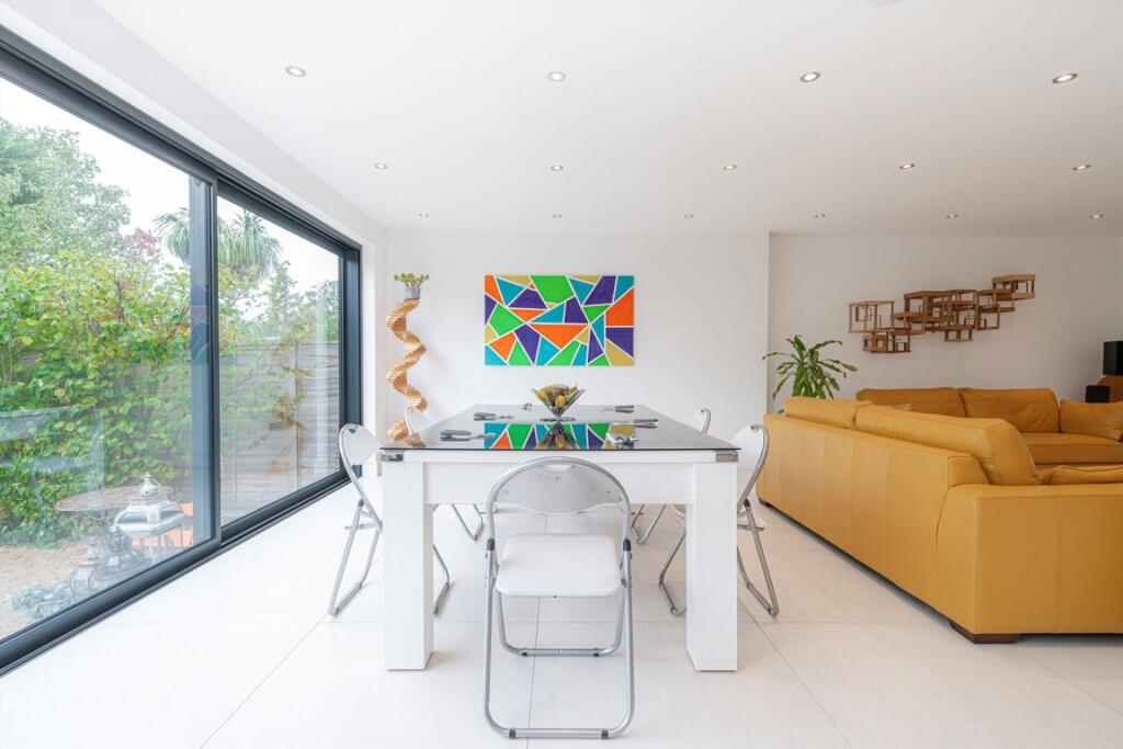 House in Twickenham - View 4
