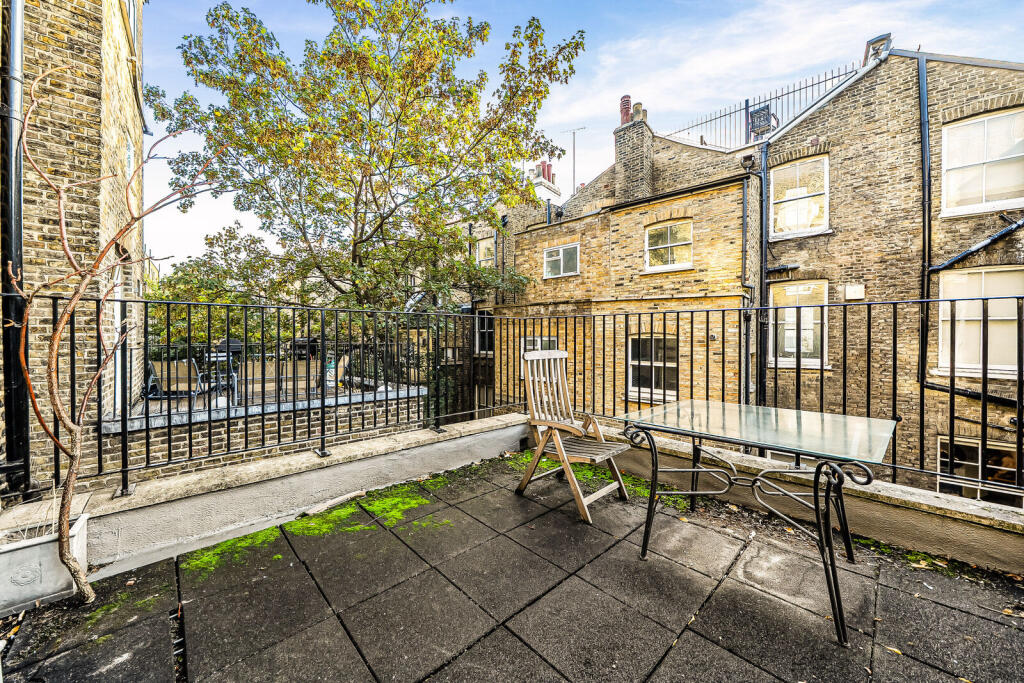 Apartment in London - View 5