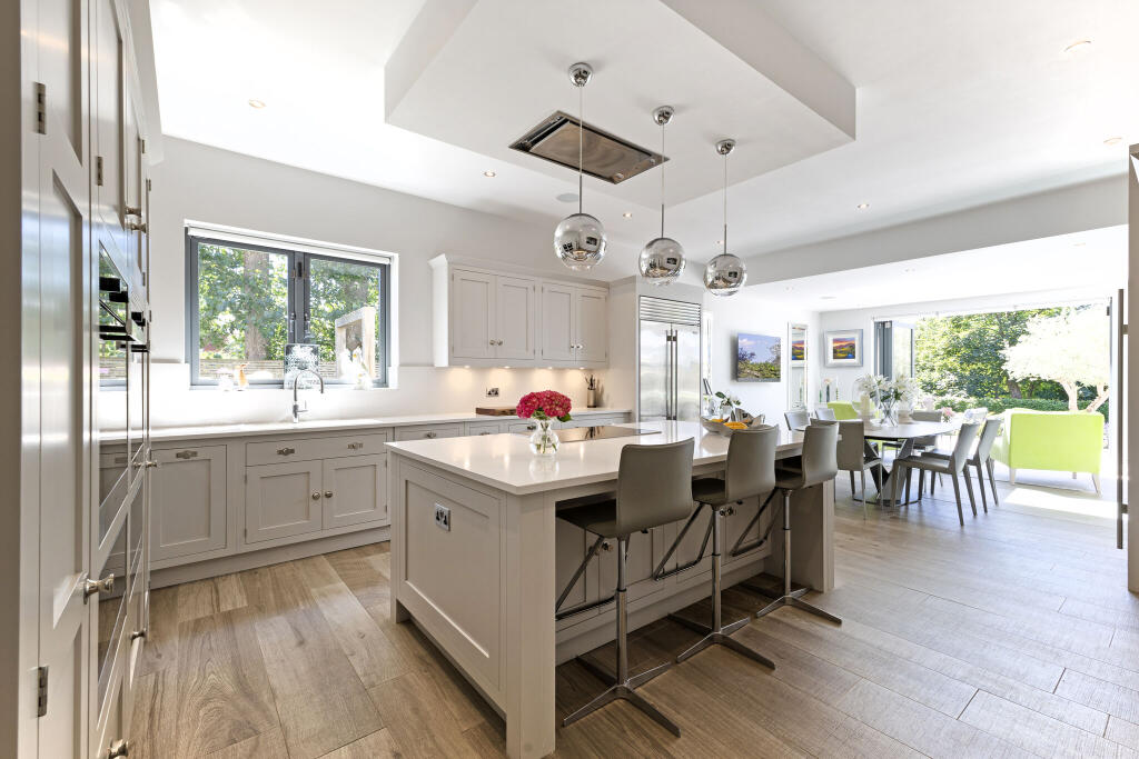 Charles Peel Place, Cuckfield, RH17 photo 3