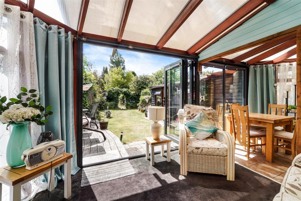 Woodmansterne Lane, Banstead photo 4
