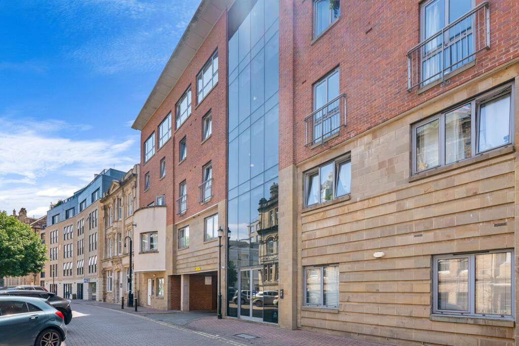 2-bed flat on Mount Stuart Square, Cardiff, CF10, £185,000