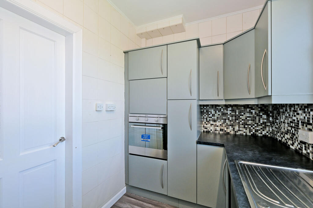562 Clifton Road, Hilton, Aberdeen, AB24 - More