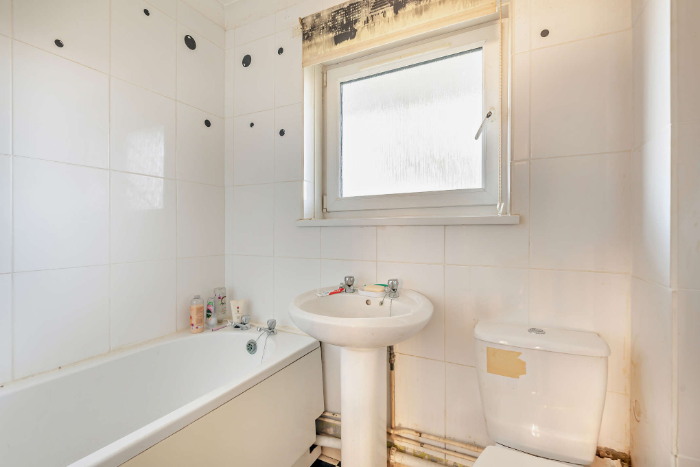 Bishopsfield Road, Fareham, Hampshire, PO14 - More