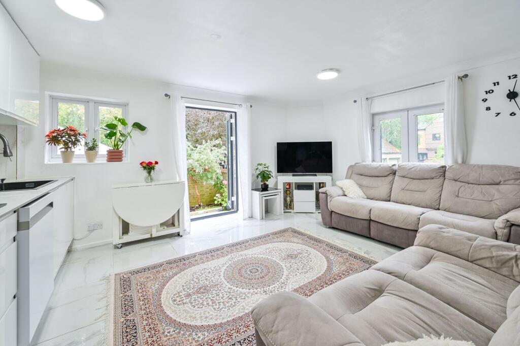 3-bed house on Cunard Walk, Canada Water, London, SE16, £570,000