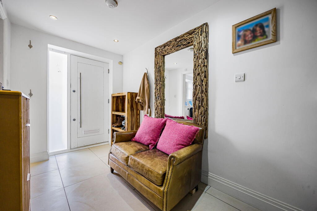 Parsonage Gardens, Marlow, SL7 1NJ photo 2