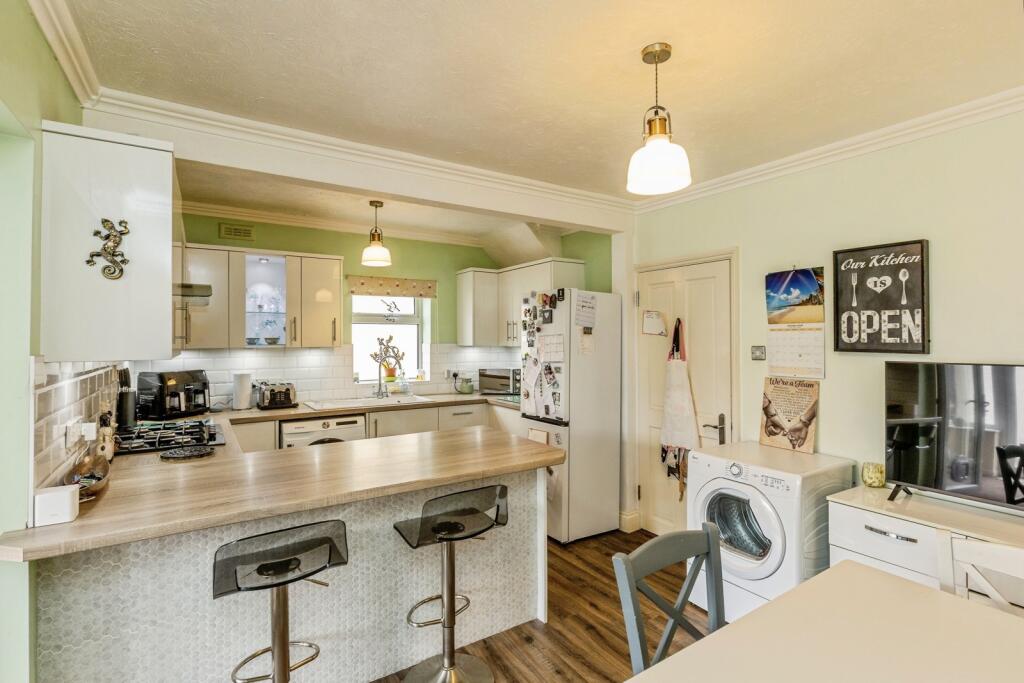 House in Weston-super-Mare, Milton - More