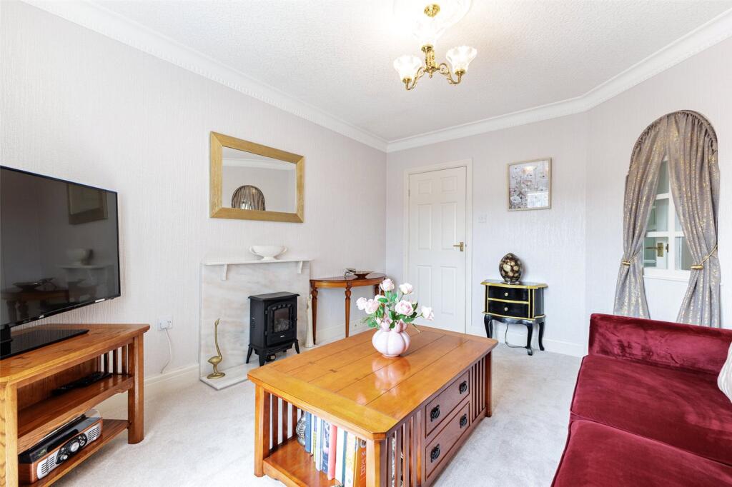Apartment in Cardiff, Llanishen - More