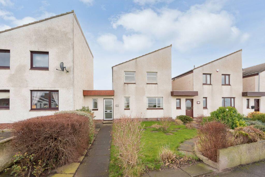 Main image of property: 16 Links Walk, Port Seton, Prestonpans, EH32 0TQ