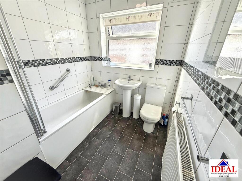 House in Doncaster, Skellow - View 4