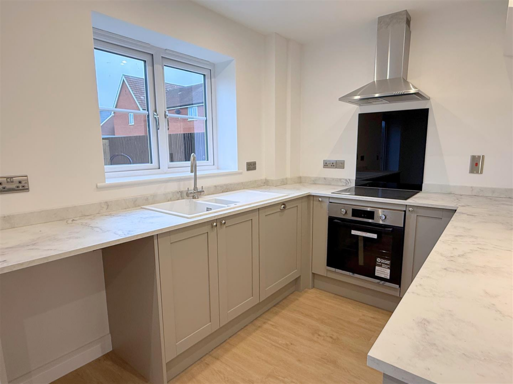 School Close, Attleborough, NR17 photo 3