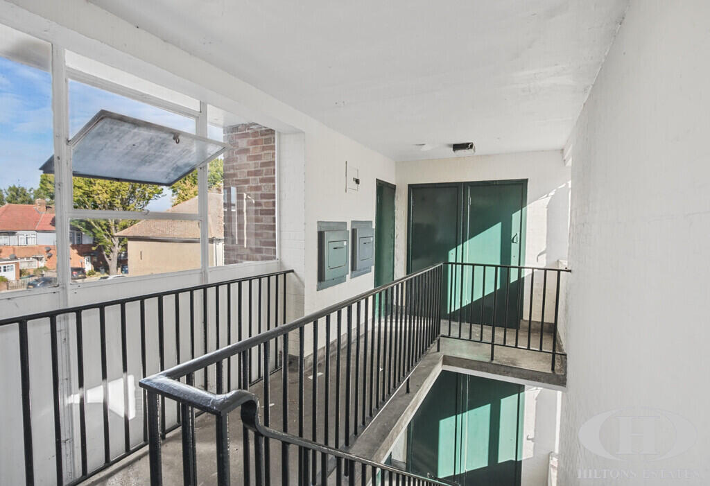 Apartment in Southall - View 4