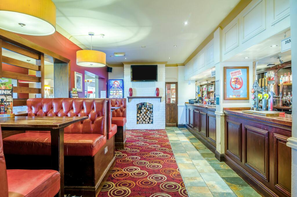 8690261_interior18.jpg