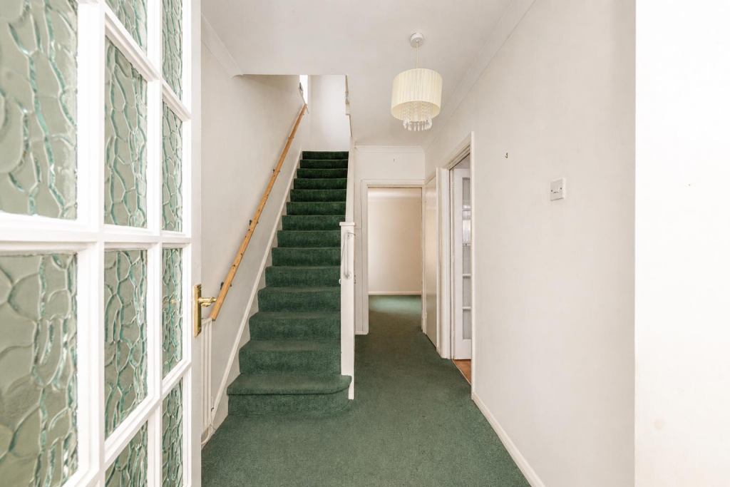 House in Slough, Cippenham - View 2