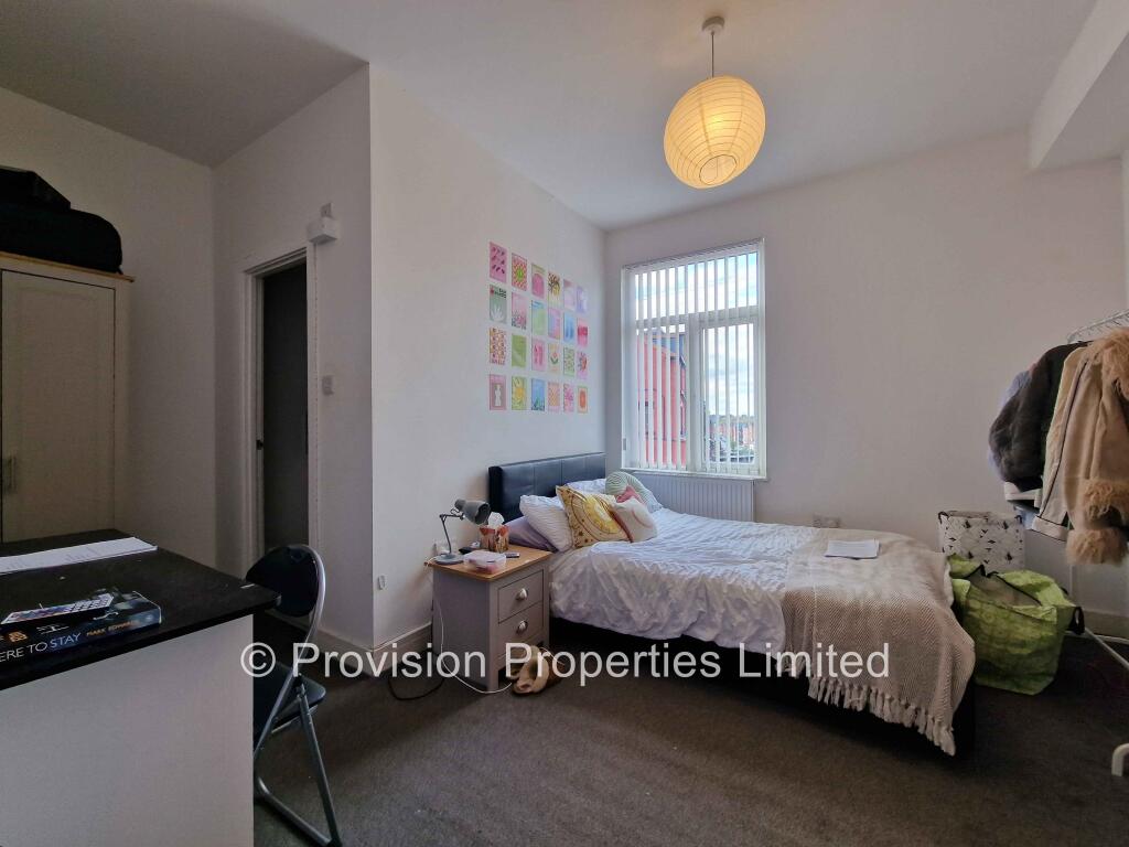 House in Leeds, Hyde Park - View 2