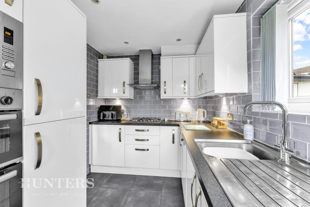 Chichester Close, Smithy Bridge OL15 8QL photo 3