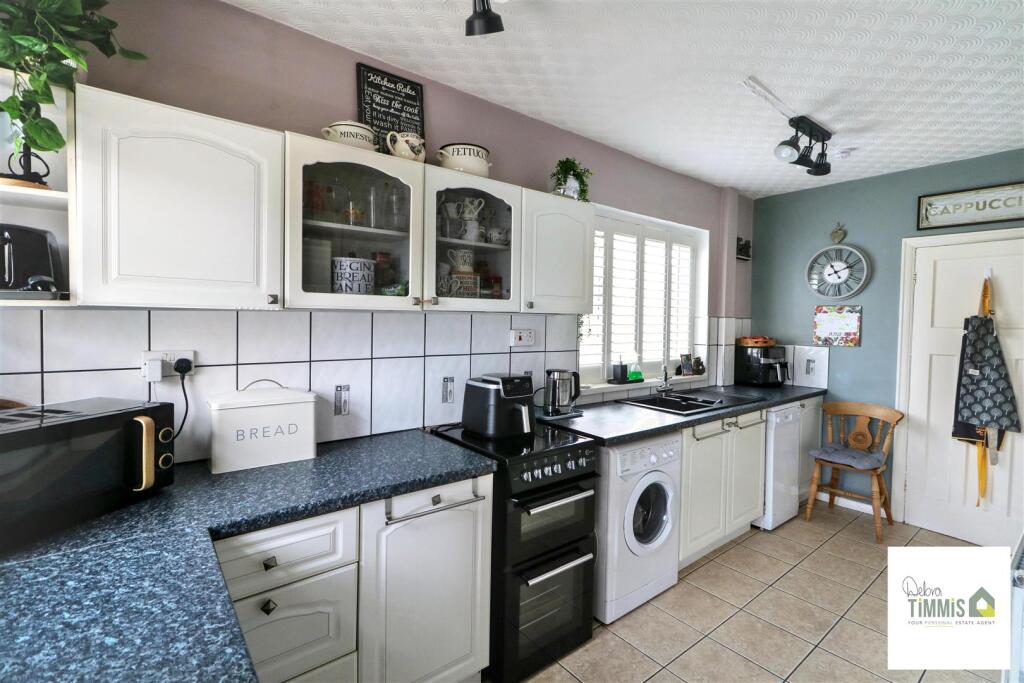 Courtway Drive, Sneyd Green, Stoke On Trent photo 4