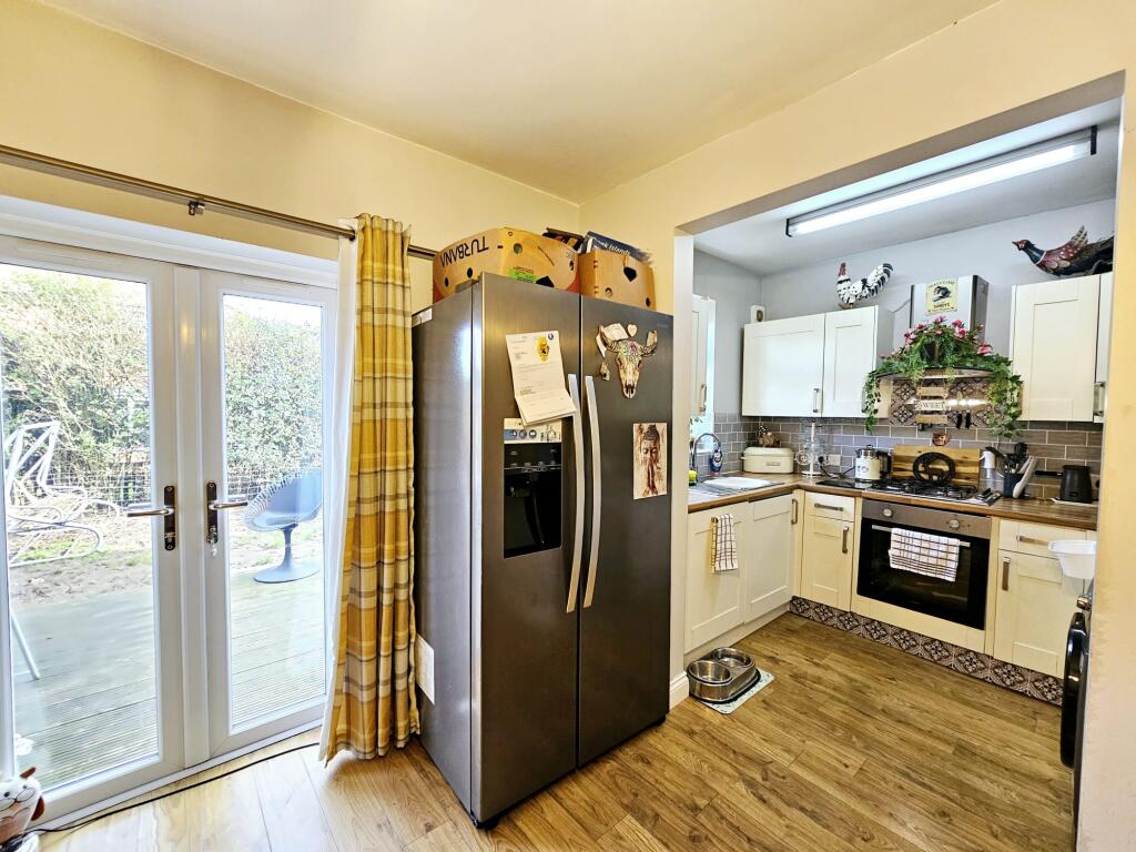 Greylands Park Avenue, Scarborough, North Yorkshire photo 3