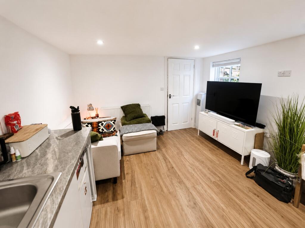 Apartment in Hemel Hempstead - View 4