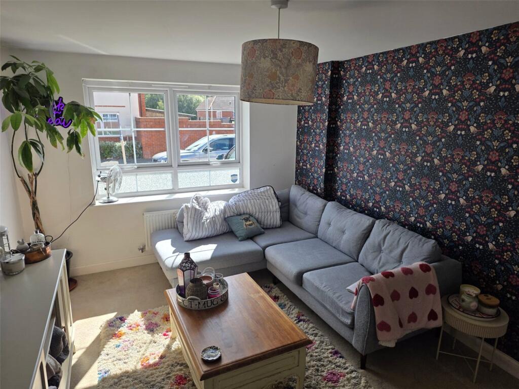 House in Stoke-on-Trent - View 4