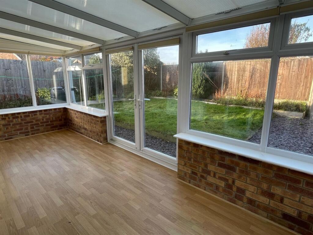 Westfield Drive, Burnham-On-Sea photo 4