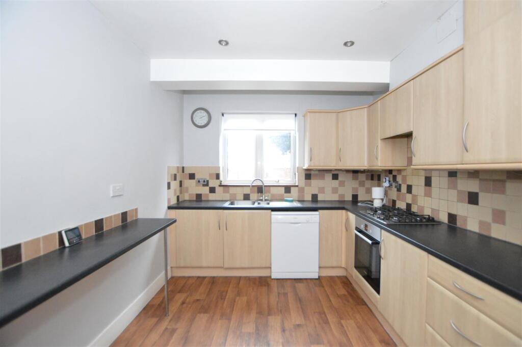 Strathearn Avenue, Whitton, Twickenham photo 2