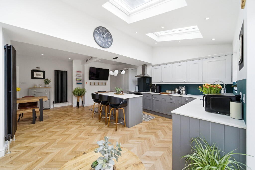 House in Burnley, Rose Grove - More