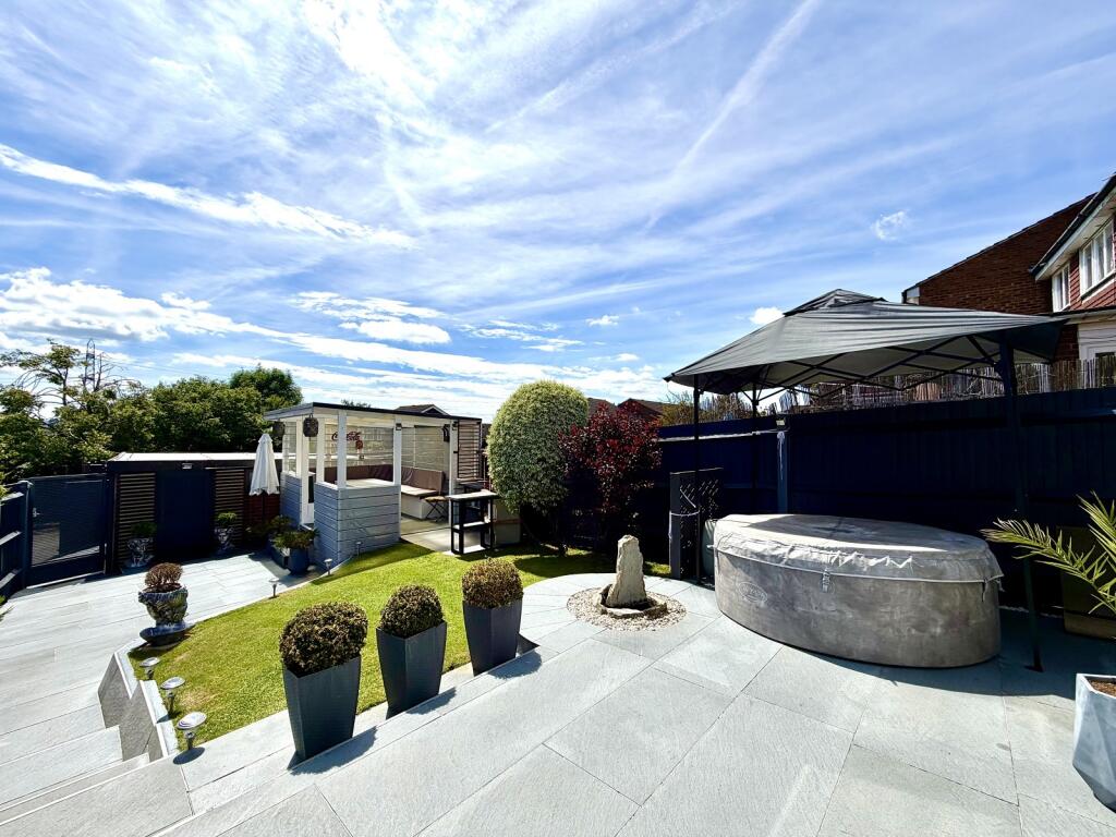 House in London, Royal Borough of Kingston upon Thames - View 5