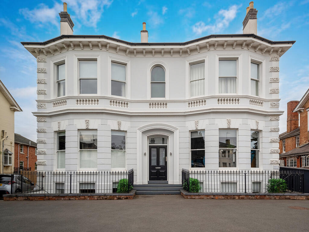 Main image of property: Kenilworth Road, Leamington Spa, Warwickshire CV32 6JG