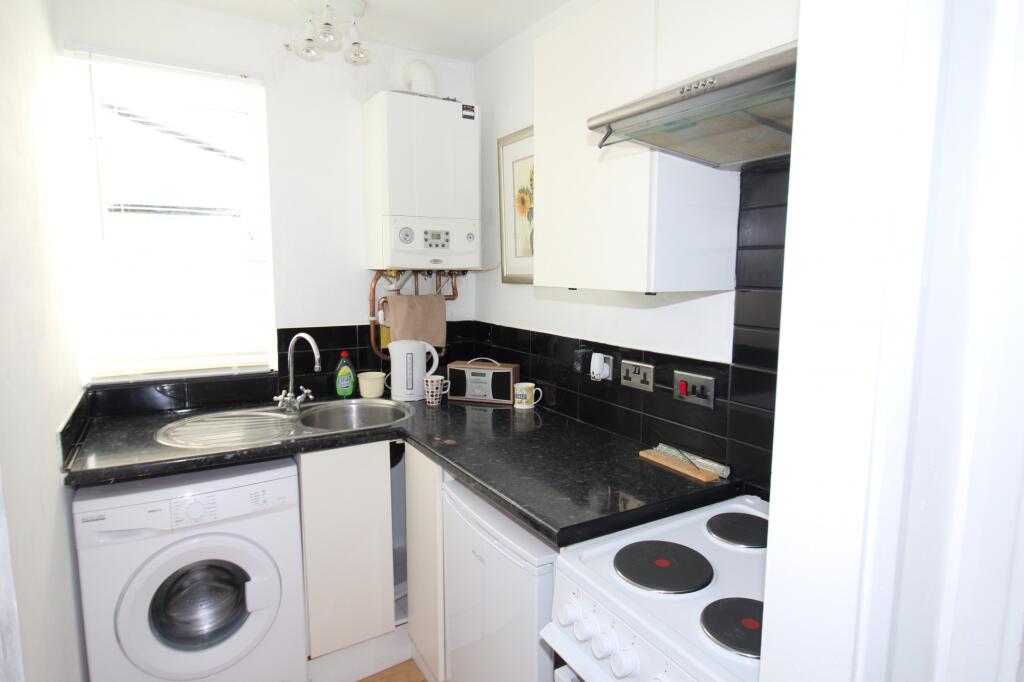 Apartment in Gillingham, Sally Port Gardens - View 5
