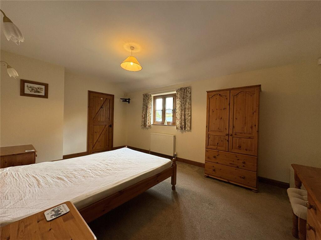 House in Taunton - View 5