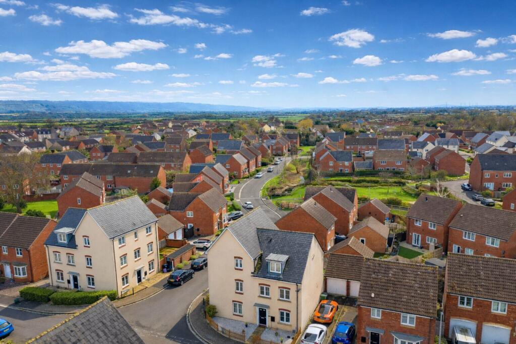 Wilson Gardens, West Wick - Superb Town House - View 2