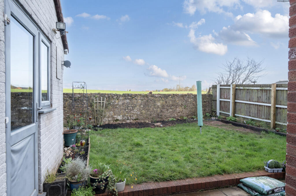 Richards Close, Wellington, Somerset, TA21 photo 3