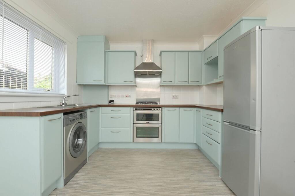 16 Ballantyne Place, Eliburn, Livingston, EH54 6TG - More